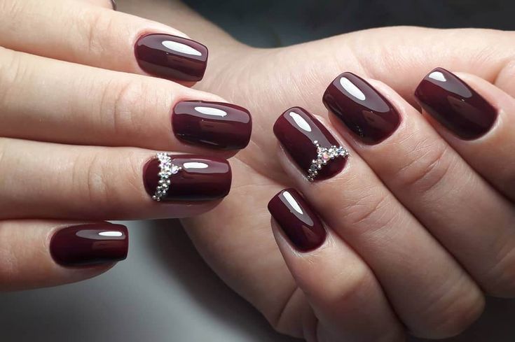 maroon nails