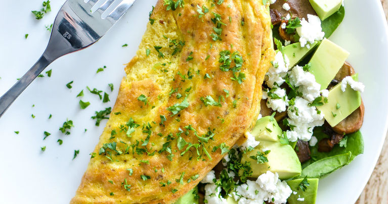 Spinach omelet with avocado