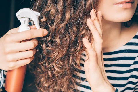 Strengthens and Protects Curls