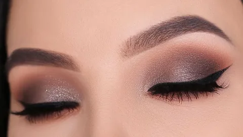 Soft smokey eyes